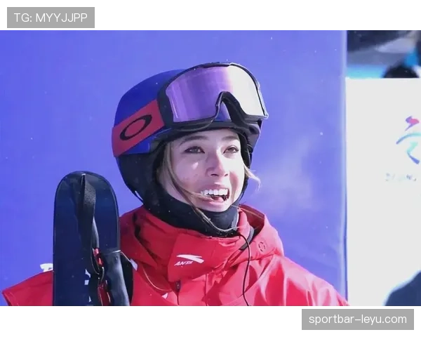 谷爱凌今天换了三套行头，最后抱着斯坦福课本上车，这反差笑死我